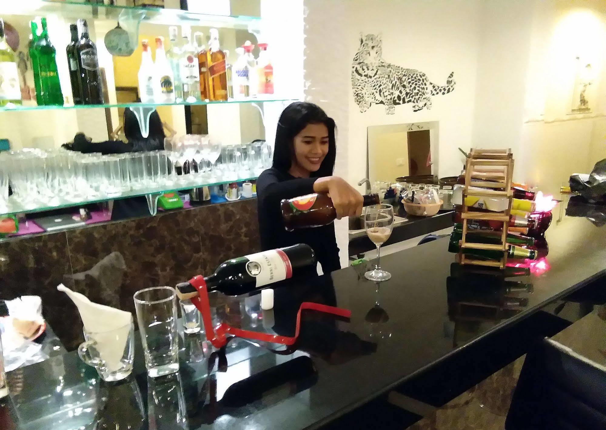 The Shades Bed And Breakfast Boutique Hotel Patong Kültér fotó